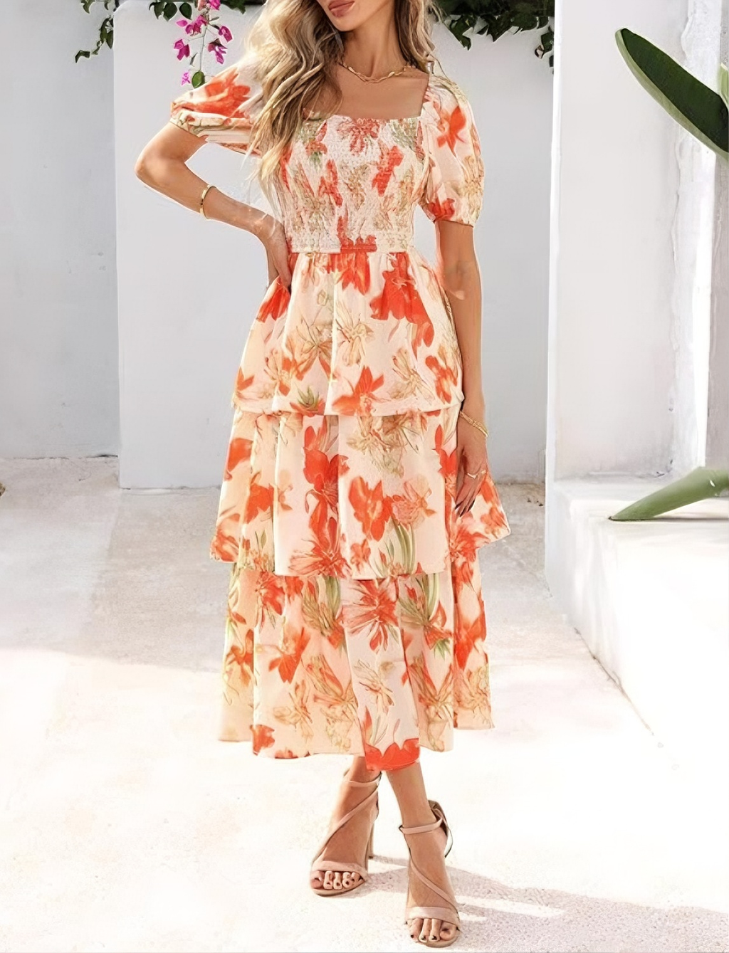 Dame blomstrete chiffon maxikjole med lag – kortermet med firkantet hals